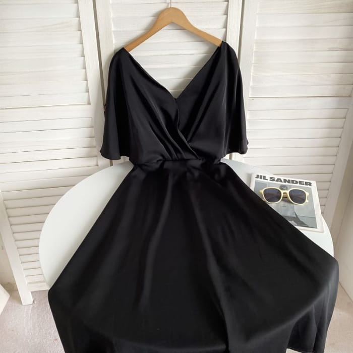 Short-Sleeve V-Neck Plain Bow Back Midi A-Line Dress