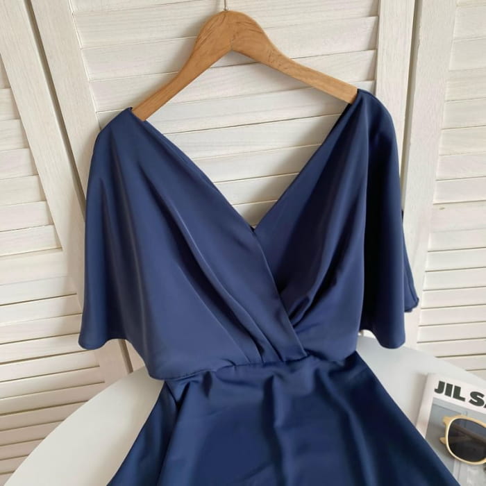 Short-Sleeve V-Neck Plain Bow Back Midi A-Line Dress