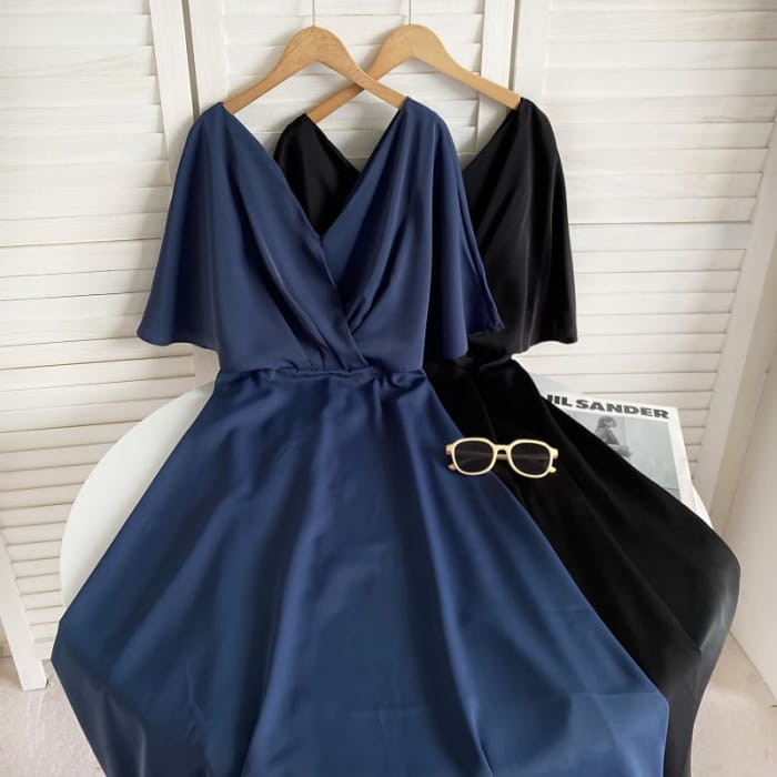 Short-Sleeve V-Neck Plain Bow Back Midi A-Line Dress