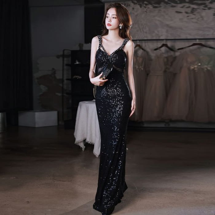 Sleeveless V-Neck Sequined Mermaid Evening Gown - Black / XS