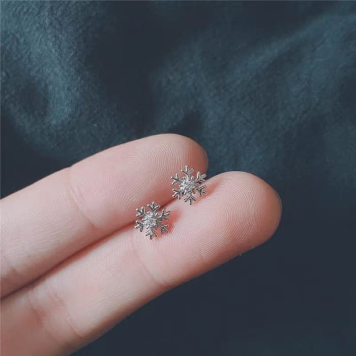 Snowflake Alloy Stud Earring