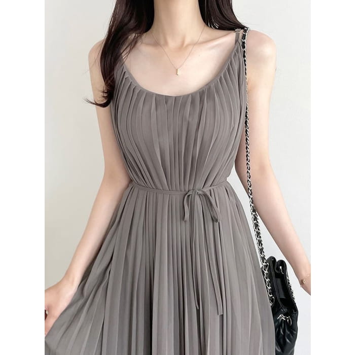 Spaghetti Strap Scoop Neck Plain Midi Pleated Dress