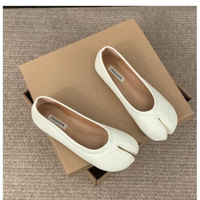 Split-Toe Flats - Beige / 35 - Shoes