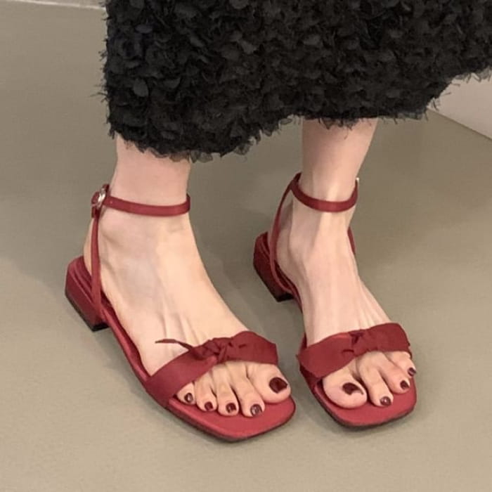 Square-Toe Bow Low Heel Sandals