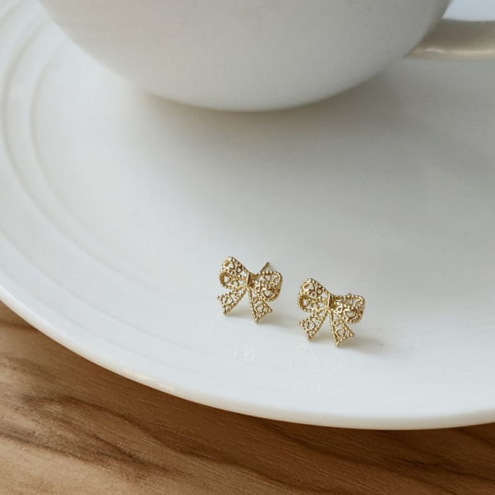 Sterling Silver Ribbon Stud Earring