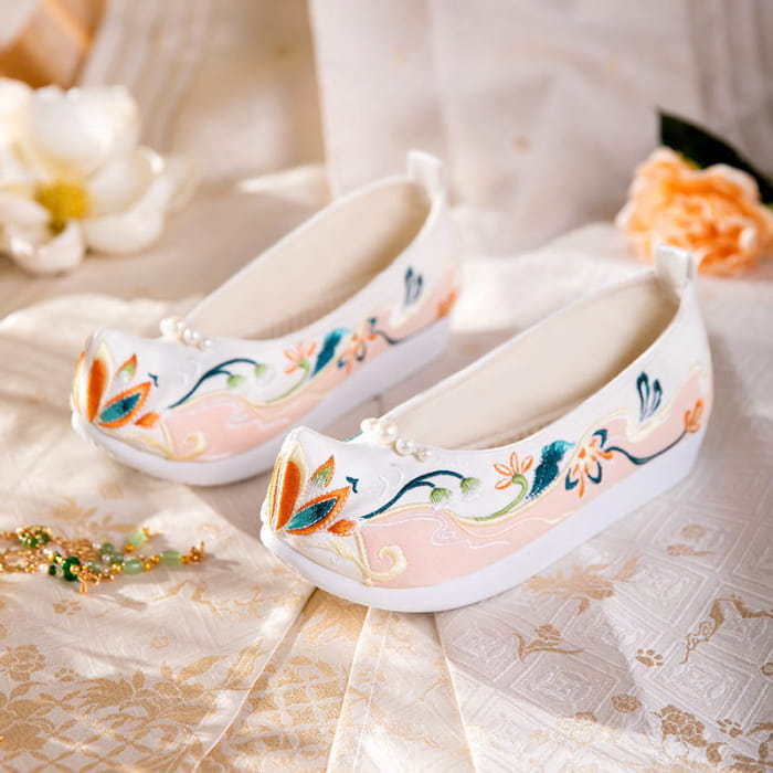 Sweet Retro Pearl Decor Floral Embroidery Shoes - White / 35