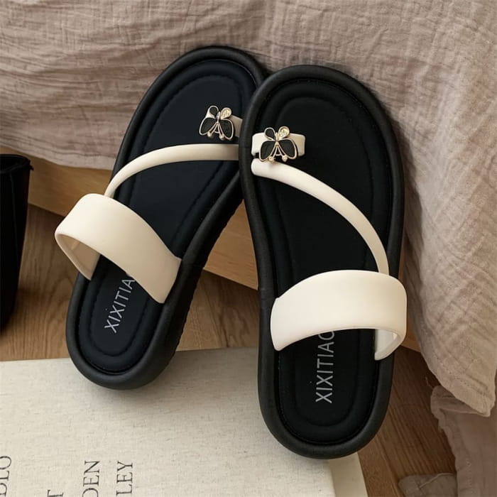 Toe Loop Slide Sandals