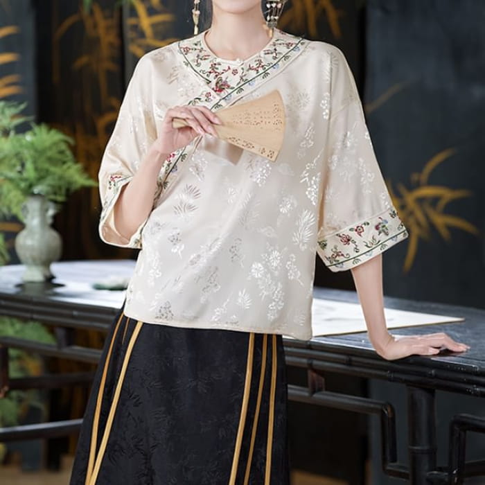 Traditional Chinese 3/4-Sleeve Crew Neck Floral Embroidered