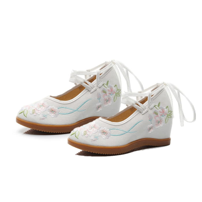 Vintage Blossom Embroidery Flats Shoes - White A / 34