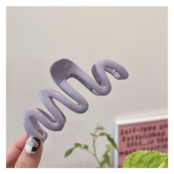 Wavy Plastic Hair Clamp