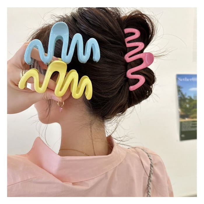 Wavy Plastic Hair Clamp