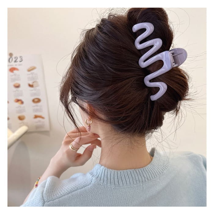 Wavy Plastic Hair Clamp