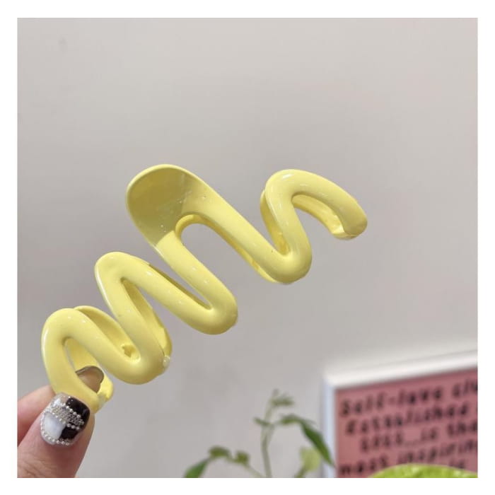 Wavy Plastic Hair Clamp