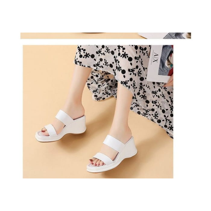 Wedge-Heel Plain Sandals