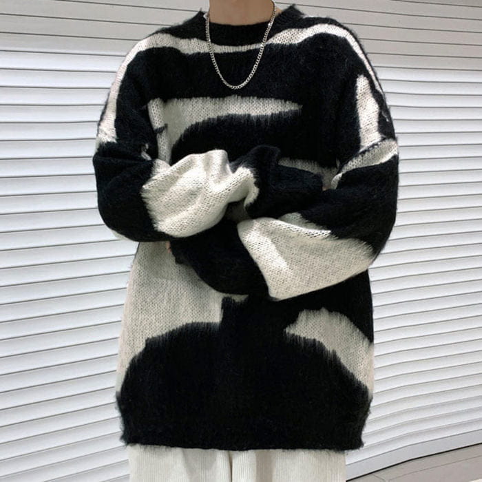 Y2K Black Fuzzy Sweater - M / Black/white