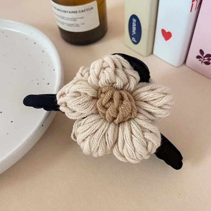 Yarn Flower Hair Claw Clip - Long Edition - Beige